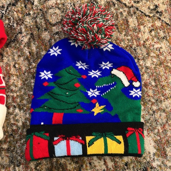 LED Christmas Pom Pom Beanies / Hats / Toques - Picture 3 of 10